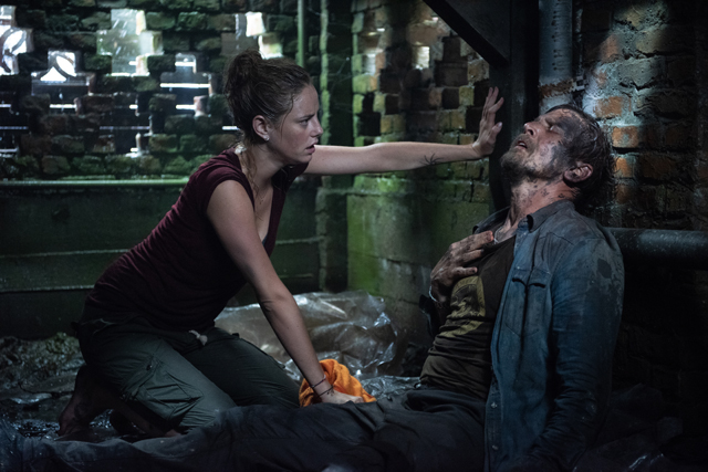 Crawl b, Copyright PARAMOUNT PICTURES