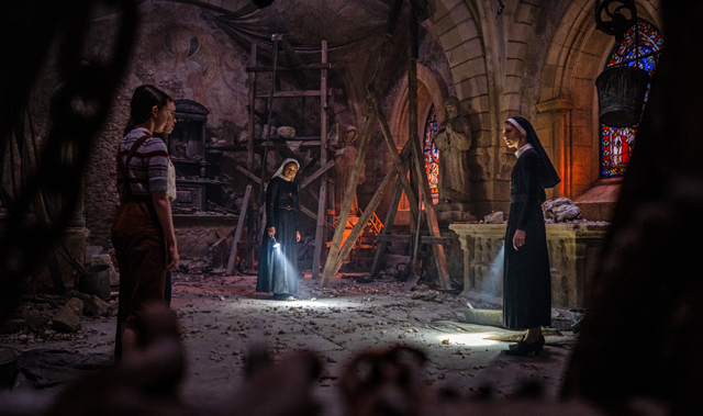 Nun II a - Copyright WARNER BROS