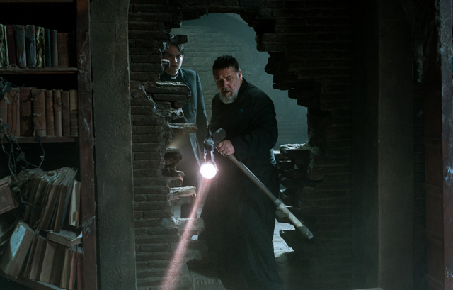 Popes Exorcist 1 - Copyright SONY PICTURES